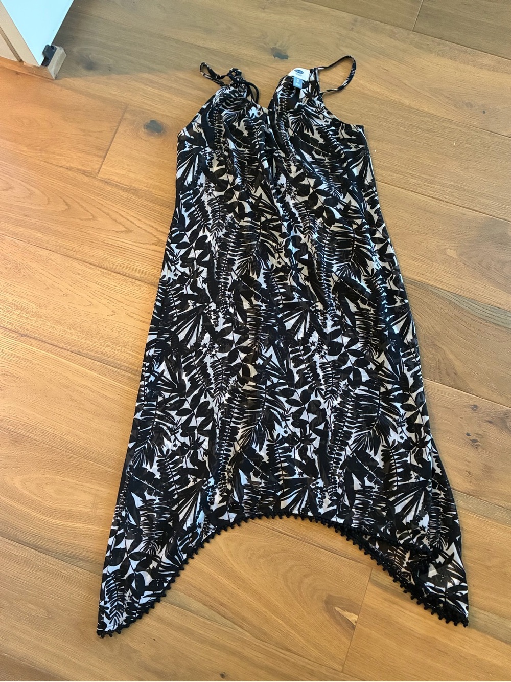 Black & White Tropical Print Swimsuit Coverup